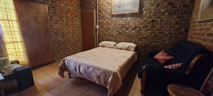 6 Bedroom Property for Sale in Schweizer Reneke North West